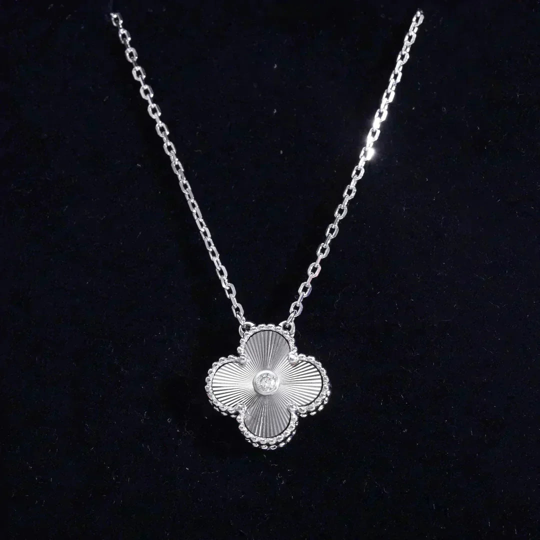 [✨ROSE💎]CLOVER  15MM DIAMOND LASER NECKLACE SILVER