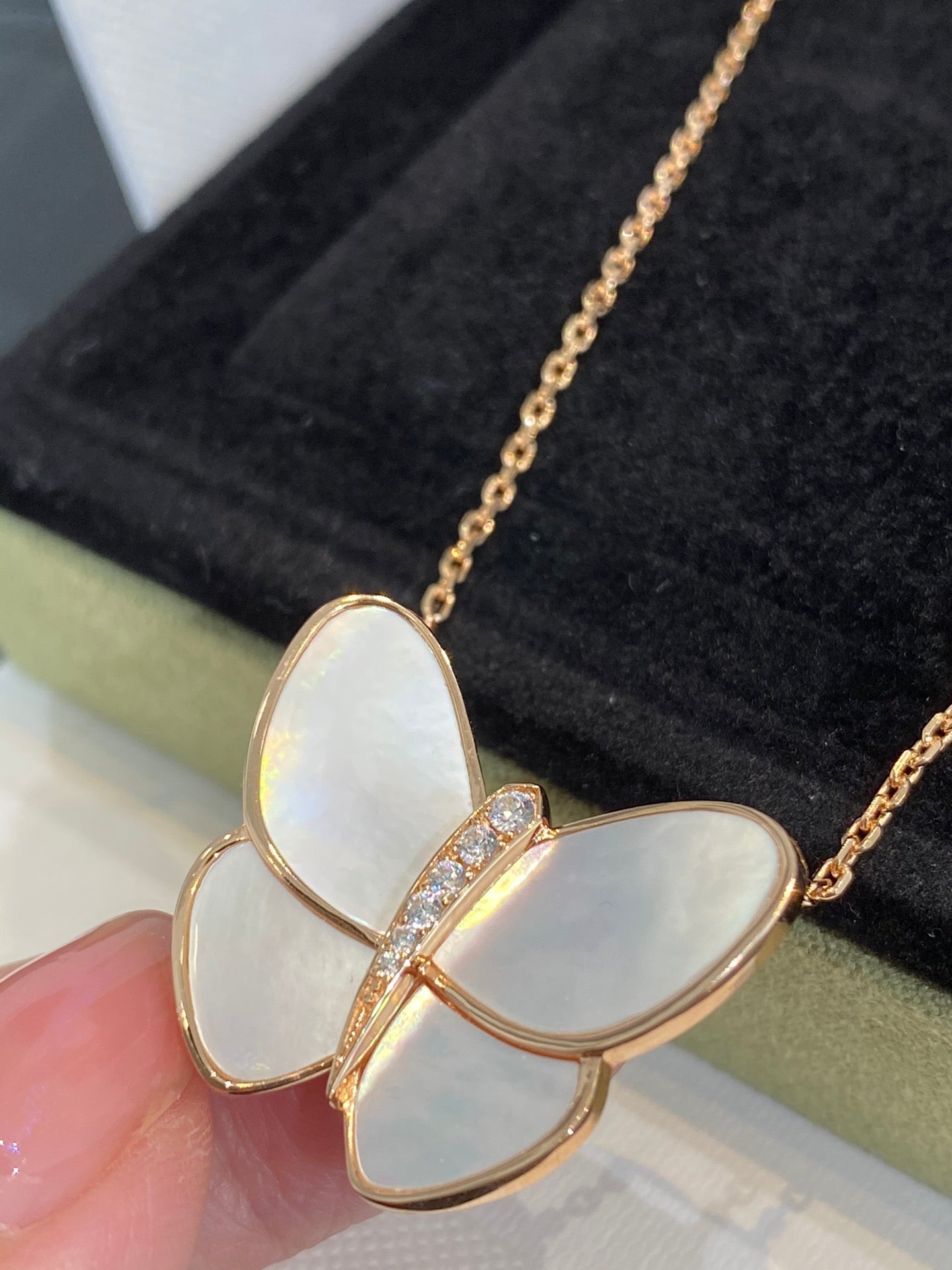 [✨ROSE💎]BUTTERFLY GOLD MOP DIAMOND NECKLACE