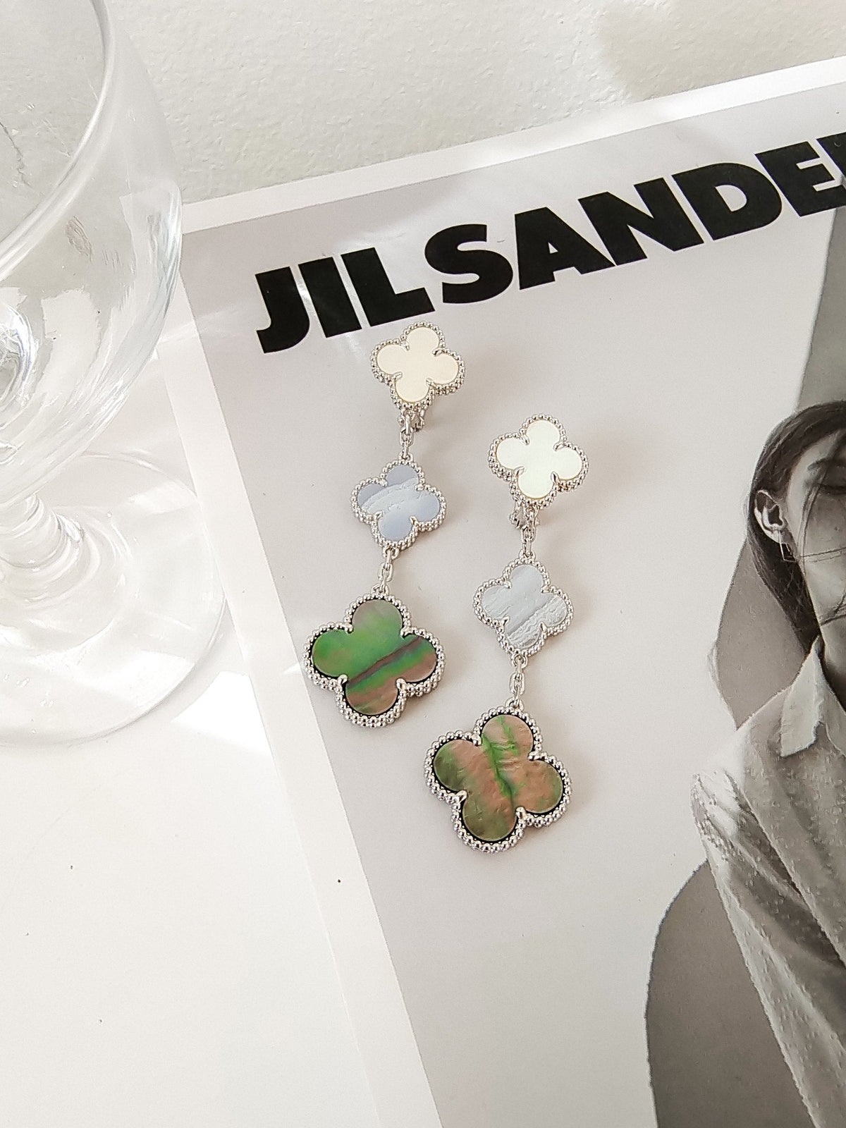 [✨ROSE💎]CLOVER 3 MOTIFS CHALCEDONY DARK MOP SILVER EARRINGS