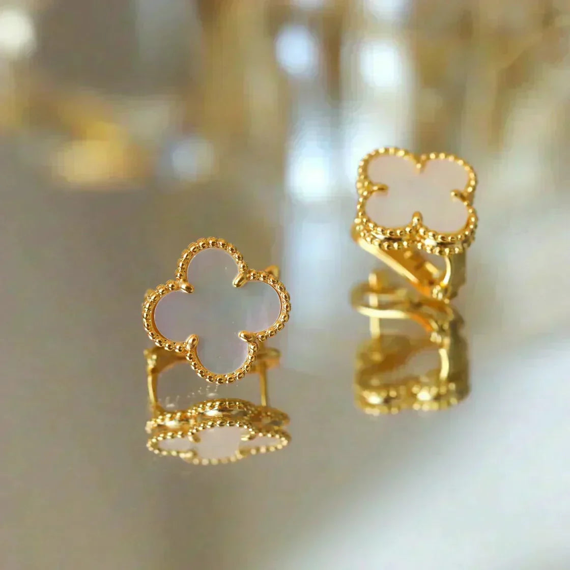 [✨ROSE💎]CLOVER MEDIUM 1 MOTIFS  WHITE MOP STUD EARRINGS