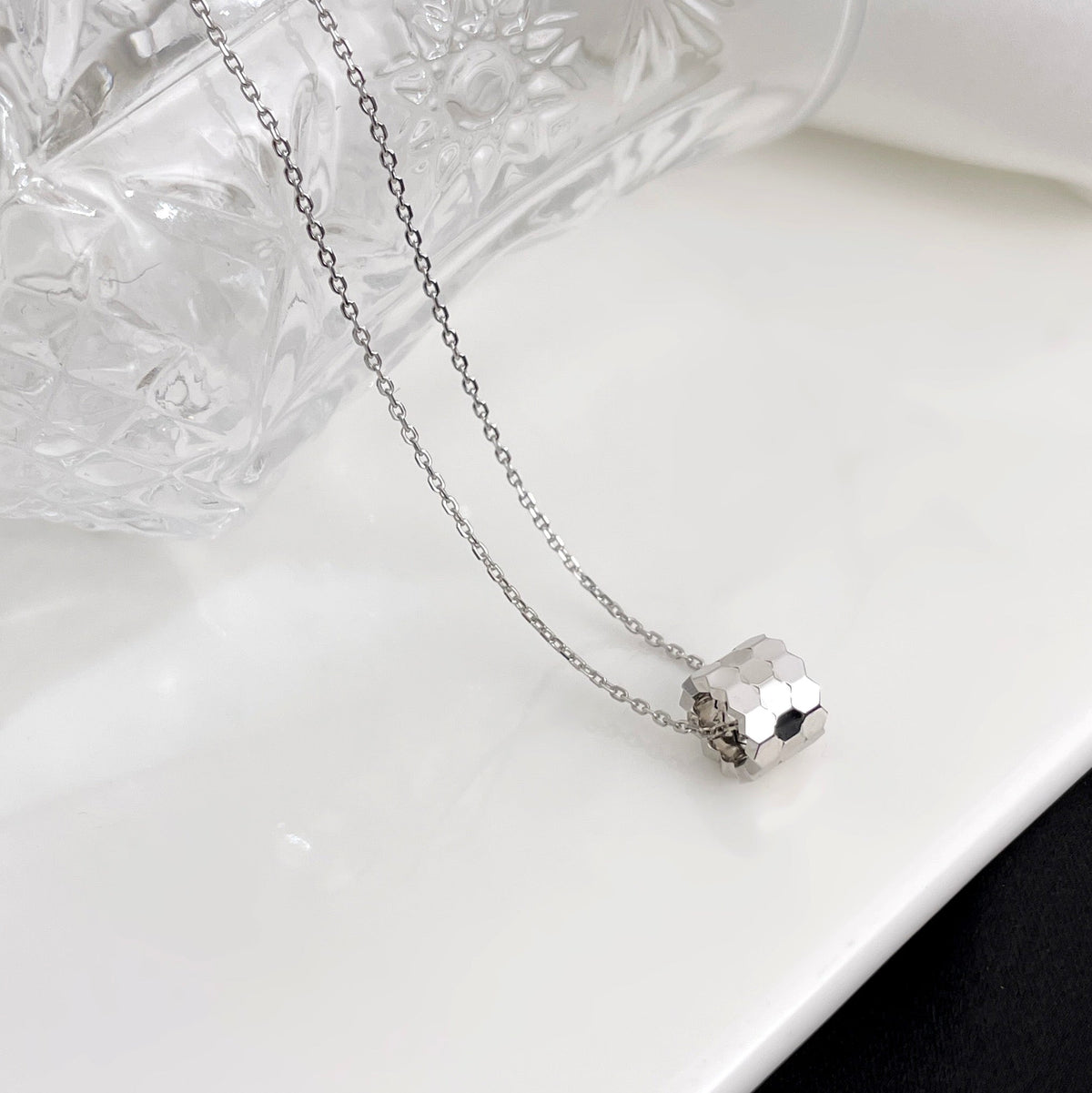 [✨ROSE💎]BEE MINI NECKLACE