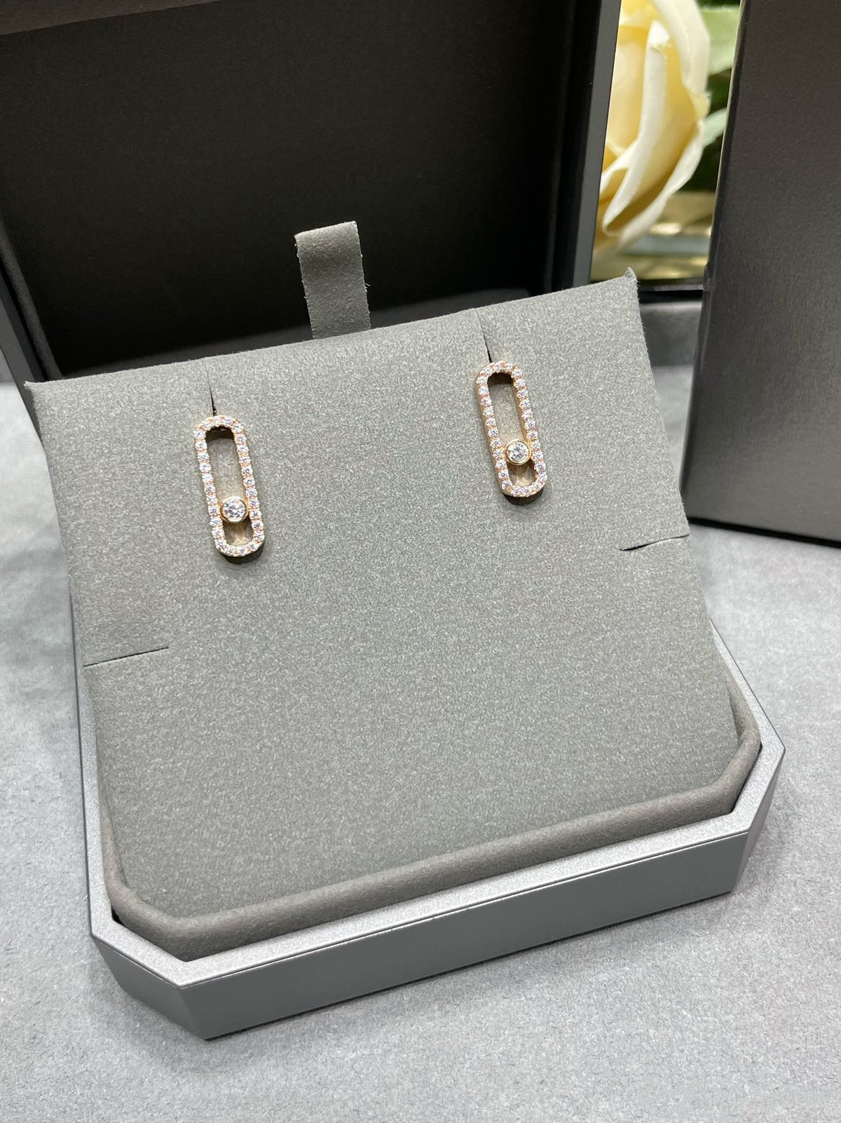 [✨ROSE💎]MOVE UNO STUD DIAMOND PAVED EARRINGS