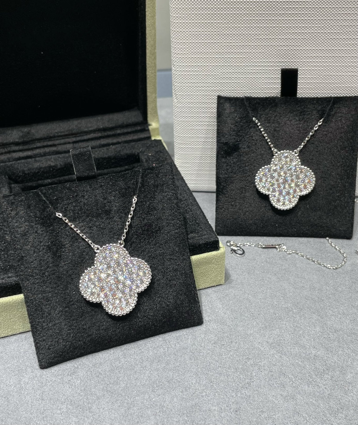 [✨ROSE💎]CLOVER 25MM LARGE PENDANT DIAMOND PAVED SILVER NECKLACE
