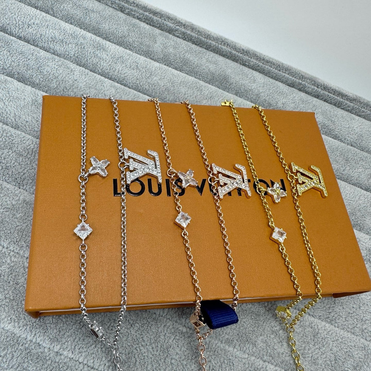 [✨ROSE💎]FULL DIAMOND LETTER NECKLACE