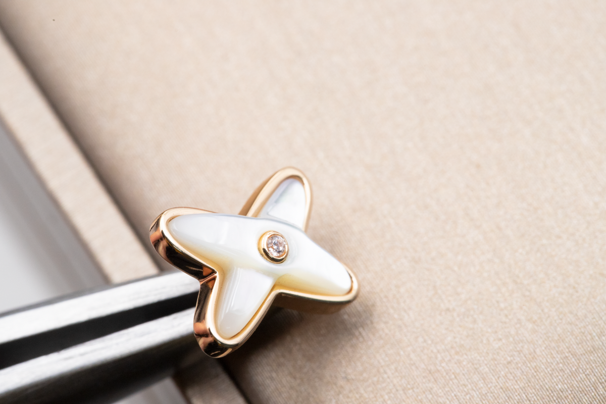 [✨ROSE💎]JEUX DE WHITE MOP ROSE GOLD DIAMOND EARRINGS