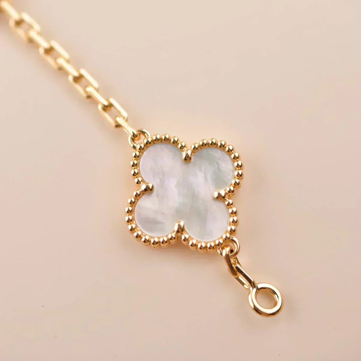 [✨ROSE💎]CLOVER WHITE PEARL MOP 5 MOTIF BRACELET COLLECTION